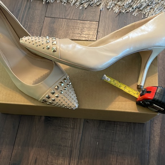 Heels - Picture 2 of 3